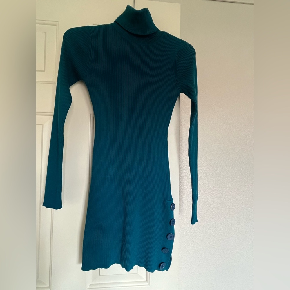 Chic Teal Long Sleeve Dress with Button Accents